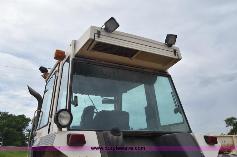 image for item J8250 Case 2390 tractor