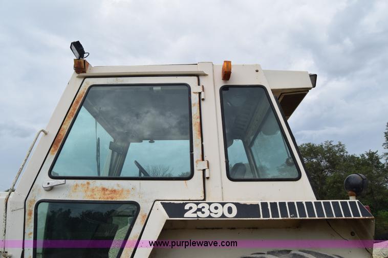 image for item J8250 Case 2390 tractor