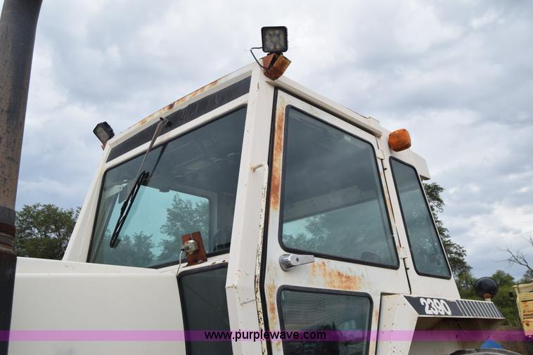 image for item J8250 Case 2390 tractor