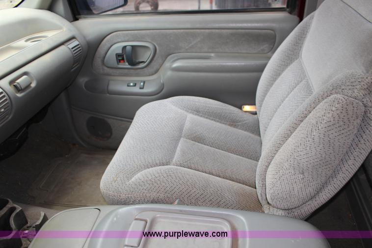 image for item K1008 1996 GMC Sierra 1500 Club Coupe pickup truck