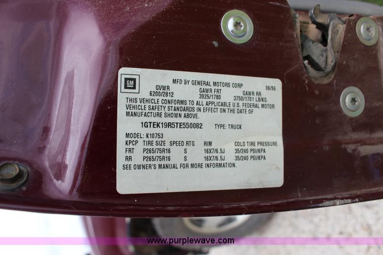 image for item K1008 1996 GMC Sierra 1500 Club Coupe pickup truck