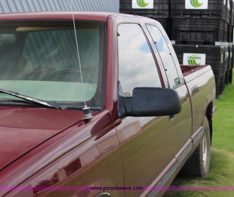 image for item K1008 1996 GMC Sierra 1500 Club Coupe pickup truck