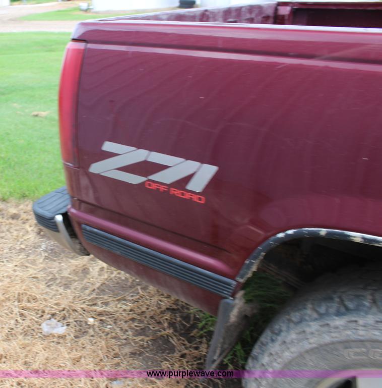 image for item K1008 1996 GMC Sierra 1500 Club Coupe pickup truck