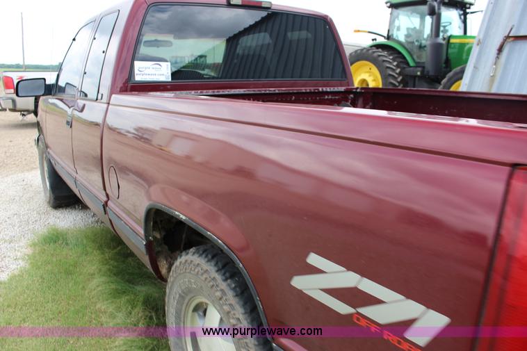 image for item K1008 1996 GMC Sierra 1500 Club Coupe pickup truck