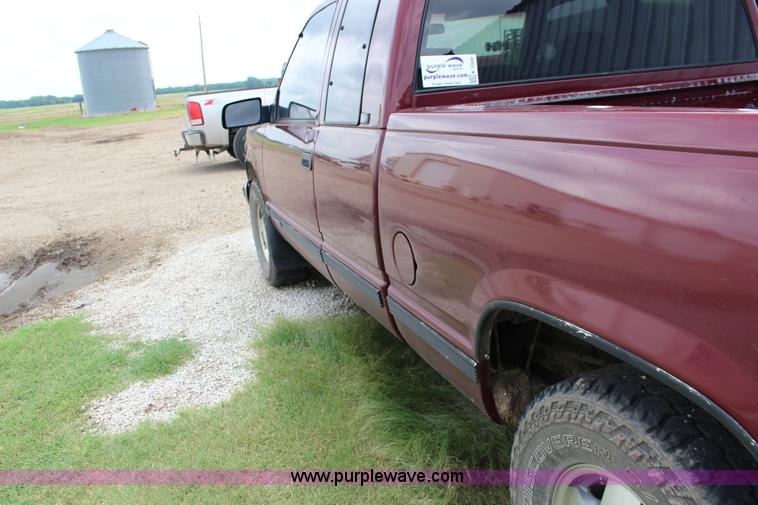 image for item K1008 1996 GMC Sierra 1500 Club Coupe pickup truck