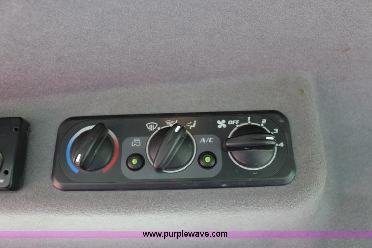 image for item K1014 2006 Kubota M7040 tractor