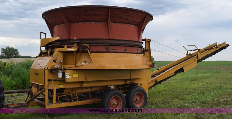 image for item K6180 1988 HayBuster H1100 tub grinder