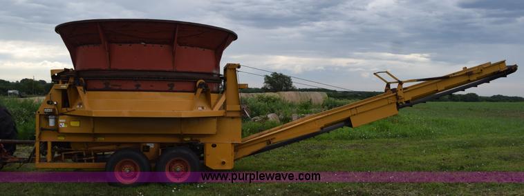 image for item K6180 1988 HayBuster H1100 tub grinder