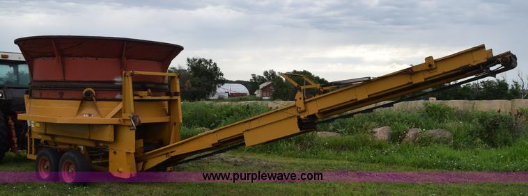 image for item K6180 1988 HayBuster H1100 tub grinder