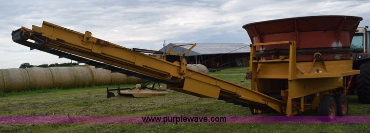 image for item K6180 1988 HayBuster H1100 tub grinder