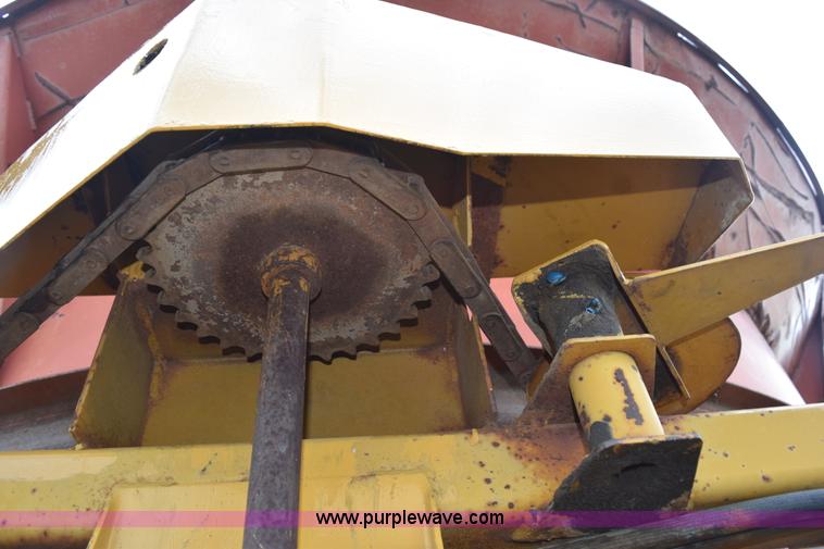 image for item K6180 1988 HayBuster H1100 tub grinder