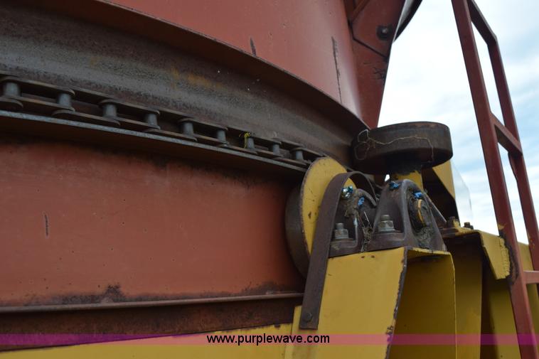 image for item K6180 1988 HayBuster H1100 tub grinder