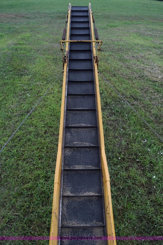 image for item K6180 1988 HayBuster H1100 tub grinder