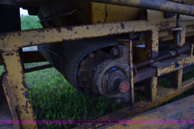 image for item K6180 1988 HayBuster H1100 tub grinder