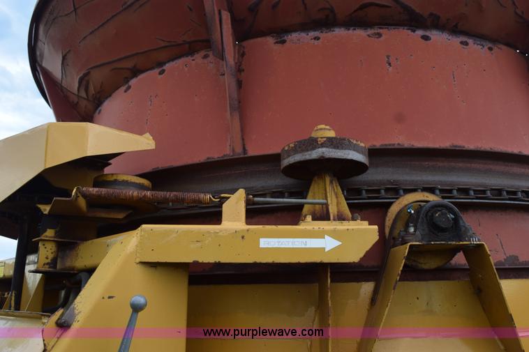 image for item K6180 1988 HayBuster H1100 tub grinder