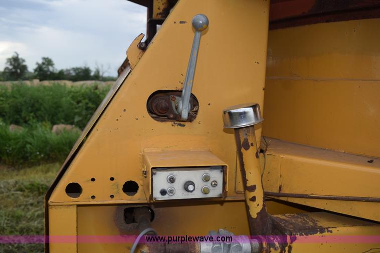 image for item K6180 1988 HayBuster H1100 tub grinder