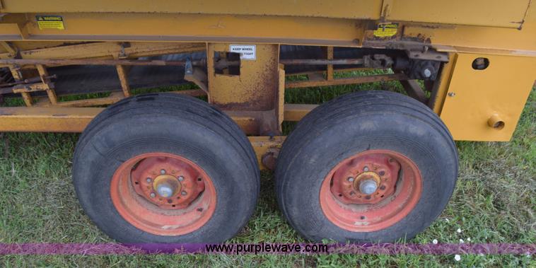 image for item K6180 1988 HayBuster H1100 tub grinder