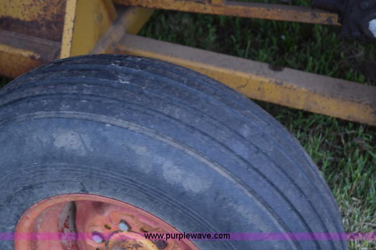 image for item K6180 1988 HayBuster H1100 tub grinder