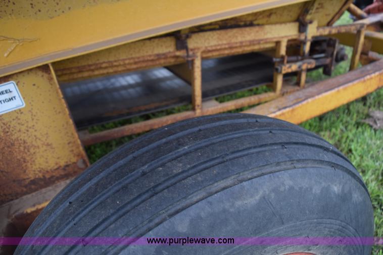 image for item K6180 1988 HayBuster H1100 tub grinder