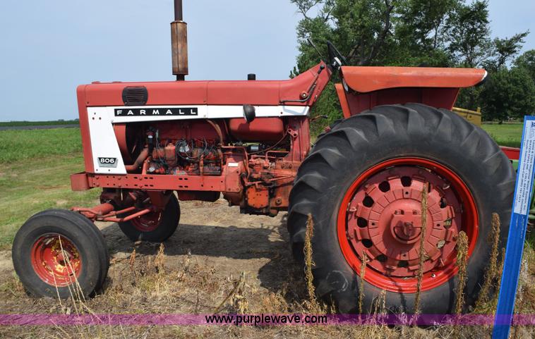 image for item K6246 Farmall 806 tractor