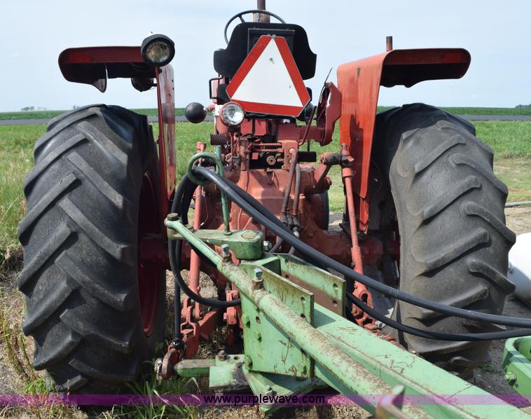 image for item K6246 Farmall 806 tractor