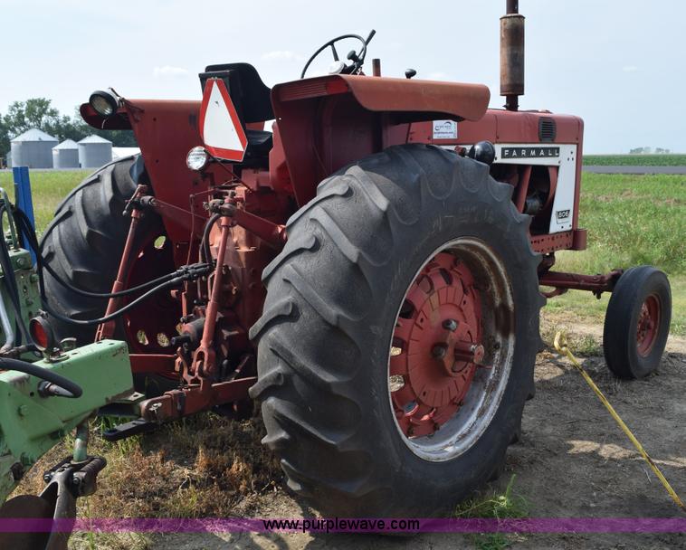 image for item K6246 Farmall 806 tractor