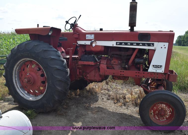 image for item K6246 Farmall 806 tractor
