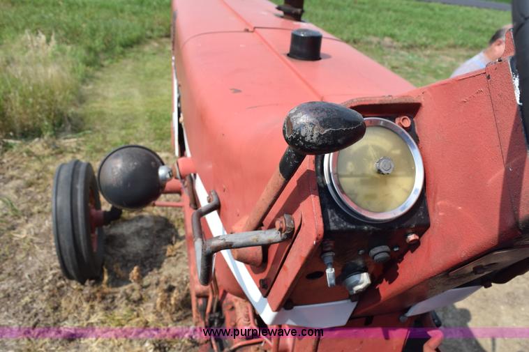 image for item K6246 Farmall 806 tractor