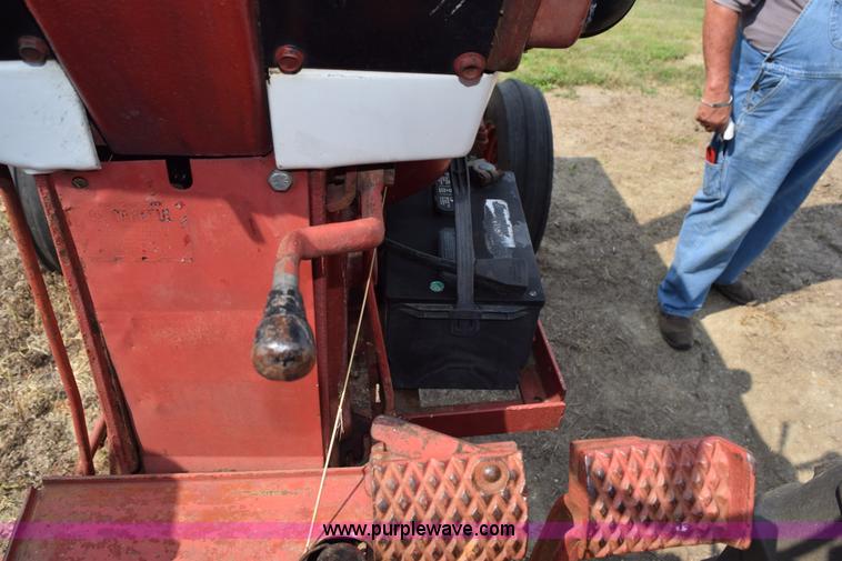 image for item K6246 Farmall 806 tractor