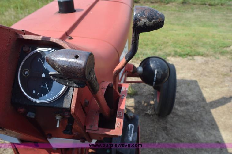 image for item K6246 Farmall 806 tractor