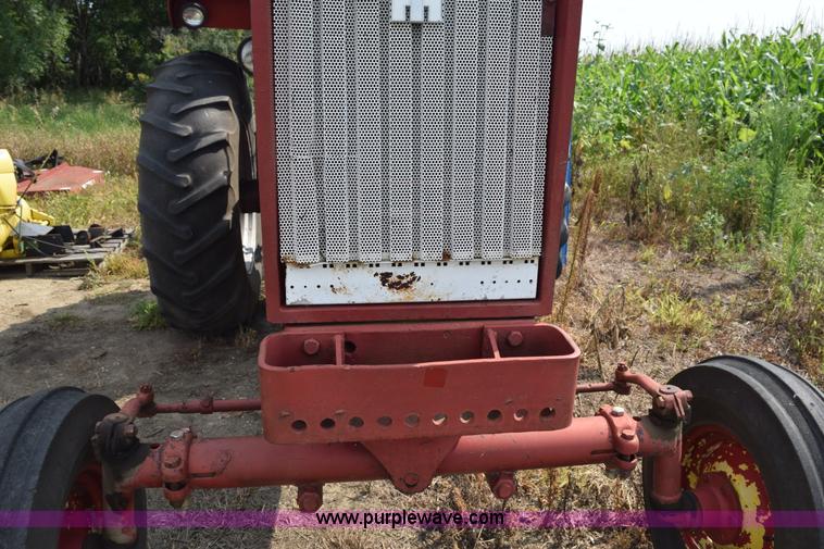 image for item K6246 Farmall 806 tractor