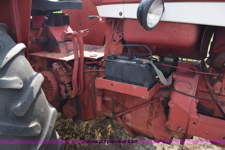 image for item K6246 Farmall 806 tractor