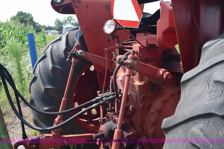 image for item K6246 Farmall 806 tractor