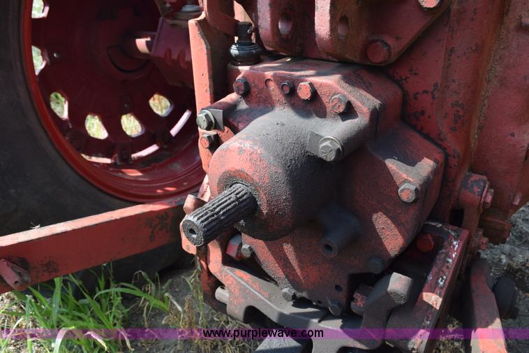 image for item K6246 Farmall 806 tractor