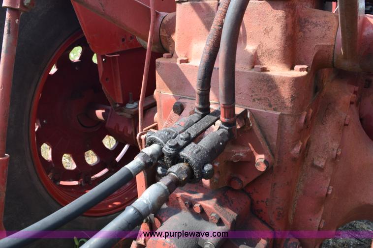 image for item K6246 Farmall 806 tractor