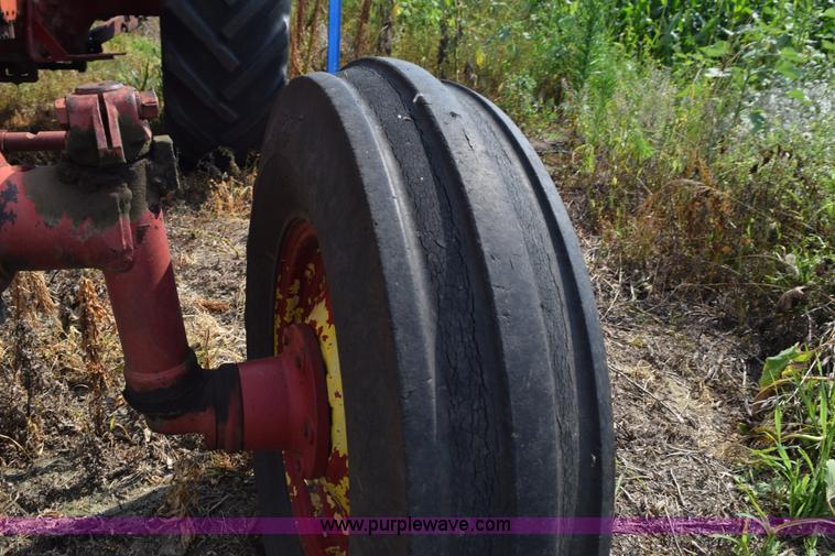 image for item K6246 Farmall 806 tractor