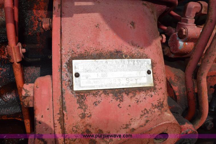image for item K6246 Farmall 806 tractor