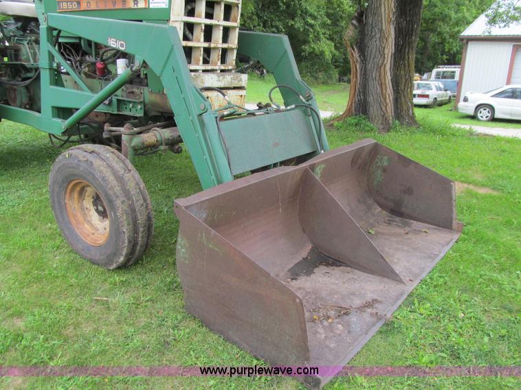 image for item K6258 Oliver 1850 tractor