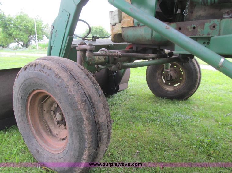 image for item K6258 Oliver 1850 tractor