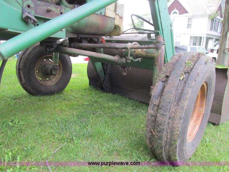 image for item K6258 Oliver 1850 tractor