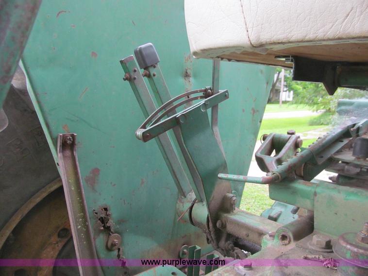 image for item K6258 Oliver 1850 tractor