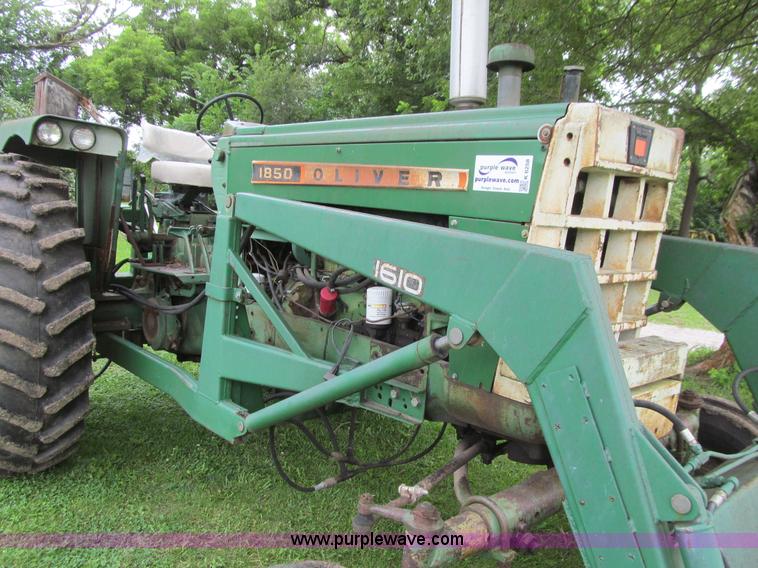 image for item K6258 Oliver 1850 tractor