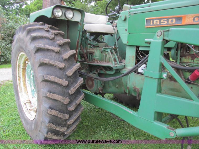 image for item K6258 Oliver 1850 tractor