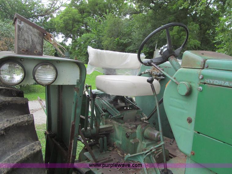 image for item K6258 Oliver 1850 tractor