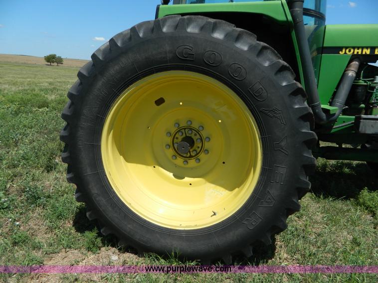 image for item K8153 1992 John Deere 4760 MFWD tractor