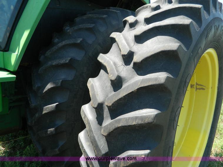 image for item K8153 1992 John Deere 4760 MFWD tractor