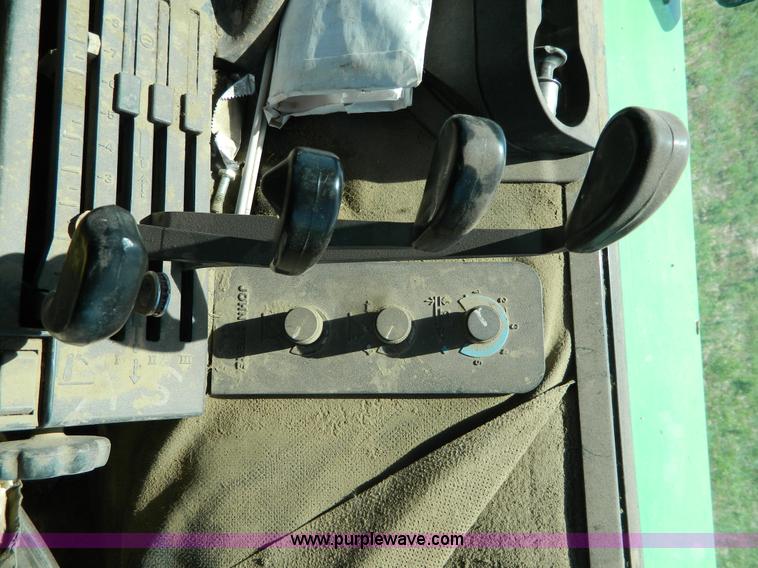 image for item K8153 1992 John Deere 4760 MFWD tractor