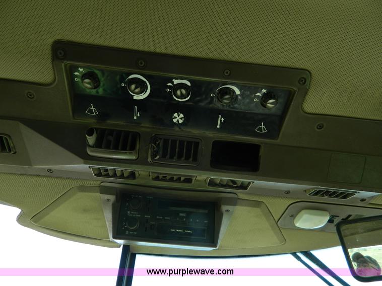 image for item K8153 1992 John Deere 4760 MFWD tractor