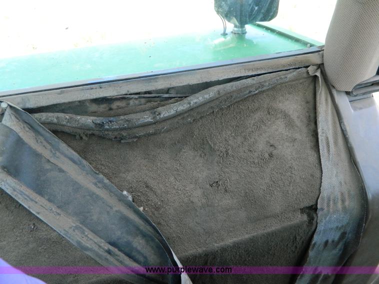 image for item K8153 1992 John Deere 4760 MFWD tractor