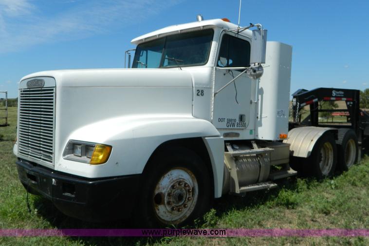 image for item K8163 1993 Freightliner FLD semi truck